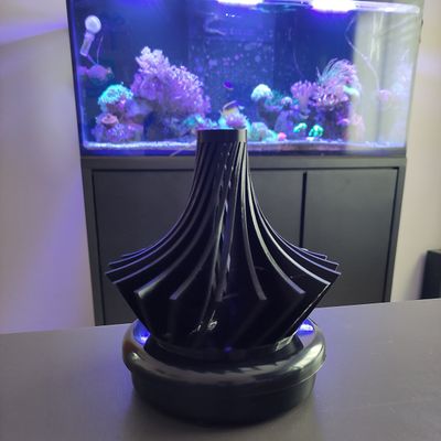 Vaso Aletado Torcido Impressão 3D Decoração 14cm Sala Moderno Preto