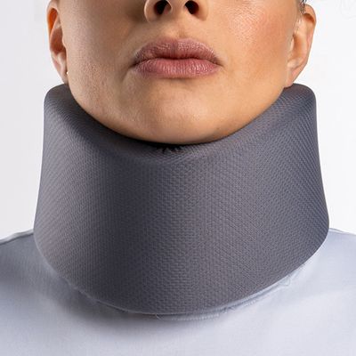 Colar Cervical Ortho Care Dellamed P / Cinza Chumbo