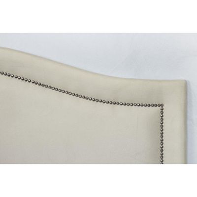 Cabeceira Casal Curva Luxo 140x60 Suede Off White - Tachas Prata