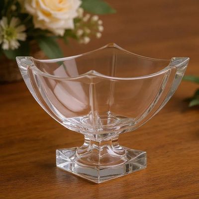 Centro de mesa em cristal com pé L'Hermitage Noble 20,8x18,5cm: Brilho e elegância para sua decoração