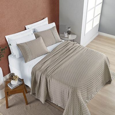 Kit Cobre Leito Colcha Bouclê Casal Padrão Laise Bordada Micropercal 200 Fios 3 Peças - Bege Taupe