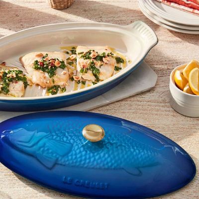 TRAVESSA PARA PEIXE LE CREUSET COM TAMPA 34CM HERITAGE AZURE BLUE 81065602200350
