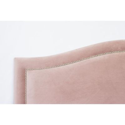 Cabeceira Casal Curva Luxo 140x60 Veludo Rosê - Tachas Prata