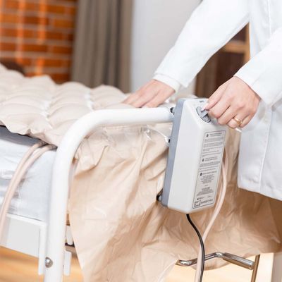 Colchão Pneumático para Tratamento de Escaras até 135 Kg Air Plus Dellamed Pele / 110V