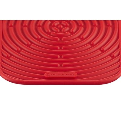 SUPORTE LE CREUSET RETÂNGULAR DE SILICONE VERMELHO 24CM 93005000060000