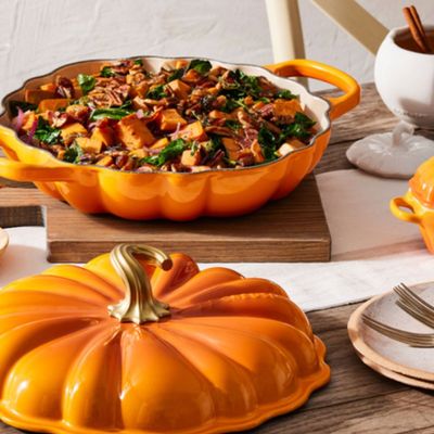 CAÇAROLA LE CREUSET ABOBORA SIGNATURE 28CM PEGADOR DOURADO MARRONIER 21338283502441