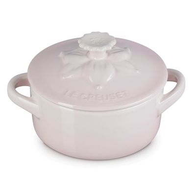 MINI COCOTTE LE CREUSET JARDIN 250ML 10CM EM CERAMICA COM RELEVO SHELL PINK 80043257770003