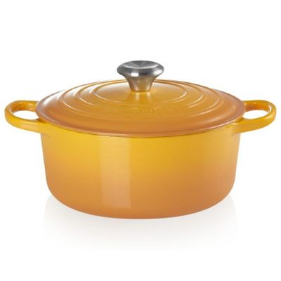 KIT LE CREUSET 2 PANELAS REDONDAS 20 E 24CM GRELHA QUADRADA 26CM EM FERRO ESMALTADO AMARELO NÉCTAR