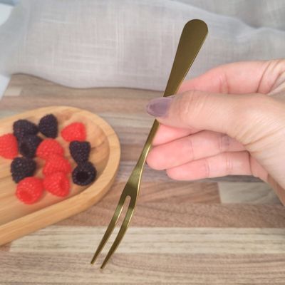 Garfo para Petiscos Frutas Sobremesa Garfinho Dourado Inox 50un