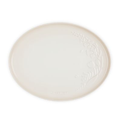 BANDEJA DE SERVIR LE CREUSET JARDIN OVAL 36CM EM CERAMICA COM RELEVO MERINGUE 80044367160003