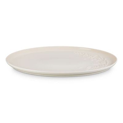 BANDEJA DE SERVIR LE CREUSET JARDIN OVAL 36CM EM CERAMICA COM RELEVO MERINGUE 80044367160003