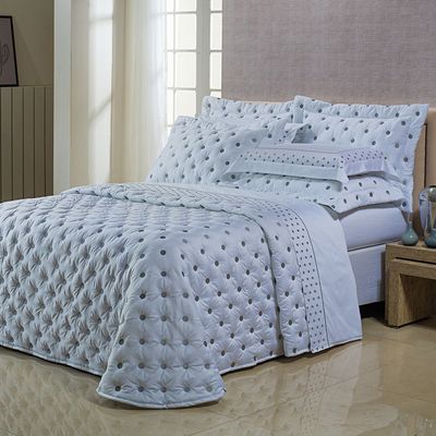 Kit Cobre Leito Colcha Garland Queen 100% Algodão 400 Fios Acetinado Bordado 5 Peças - Branco e Cinza