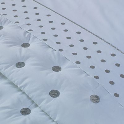 Kit Cobre Leito Colcha Garland Queen 100% Algodão 400 Fios Acetinado Bordado 5 Peças - Branco e Cinza
