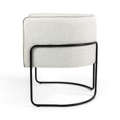 Poltrona Betina Linho Creme A-48 Base de Aço Preto - D'Rossi