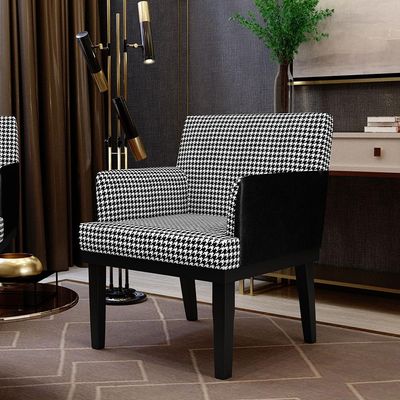 Poltrona Decorativa Base Tabaco Beatriz W01 Suede Pied Poule Couríssimo Preto - Lyam Decor