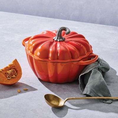 PANELA ABÓBORA LE CREUSET REDONDA EM FERRO FUNDIDO 24CM LARANJA MARRONIER 21238243502430
