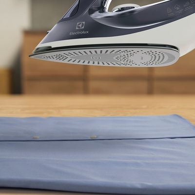 Ferro de Passar a Vapor e a Seco Electrolux Experience Care com Tecnologia Power Vapour (ESI60) 127V