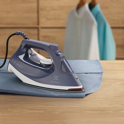 Ferro de Passar a Vapor e a Seco Electrolux Experience Care com Tecnologia Power Vapour (ESI60) 127V