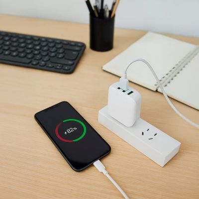 Adaptador Carregador Tomada Três Saídas Turbo 3.1A Cabo V8 - Potente, Rápido e Compacto