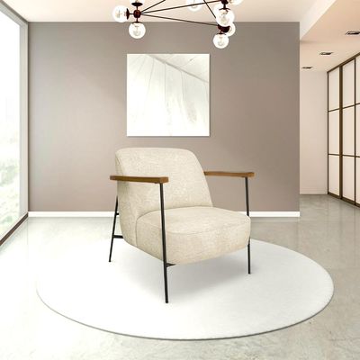 Poltrona Sala de Estar Pés em Ferro Preto Braço Madeira Maciça 86cm Thane Bouclê Bege G63 - Gran Belo