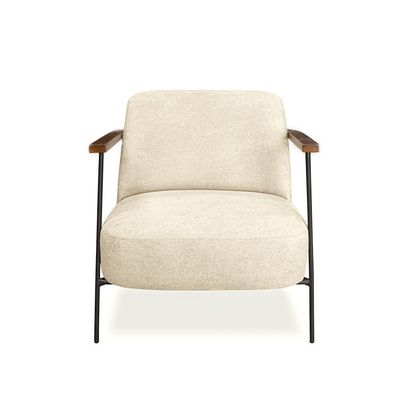 Poltrona Sala de Estar Pés em Ferro Preto Braço Madeira Maciça 86cm Thane Bouclê Bege G63 - Gran Belo