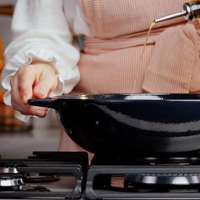 Panela Wok de Ferro Fundido Esmaltado Oxford Aroma Cinza 35cm para Indução
