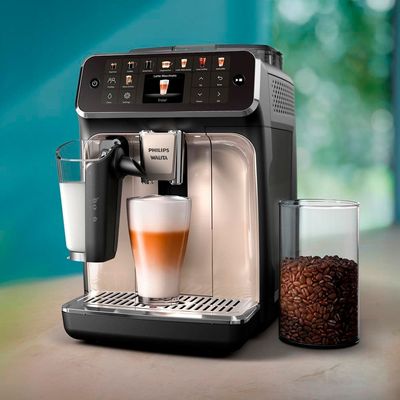 Cafeteira Espresso LatteGo Série 5500 EP5547 Superautomático 1400W Philips Walita Preto e Prata / 110V
