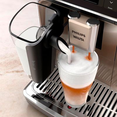 Cafeteira Espresso LatteGo Série 5500 EP5547 Superautomático 1400W Philips Walita Preto e Prata / 220V
