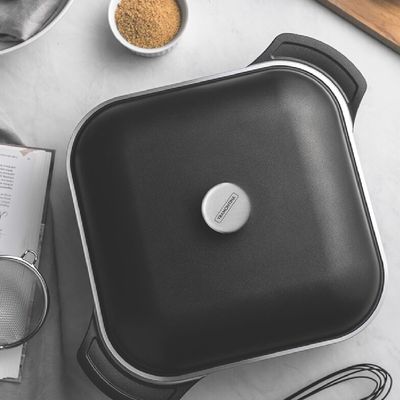 CAÇAROLA TRAMONTINA LYON QUADRADA EM ALUMÍNIO FORJADO ANTIADERENTE 28CM 5,5L PRETO 20963/028