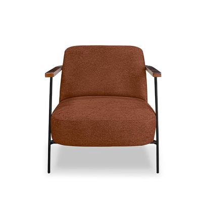 Poltrona Sala de Estar Pés em Ferro Preto Braço Madeira Maciça 86cm Thane Bouclê Terracota G63 - Gran Belo