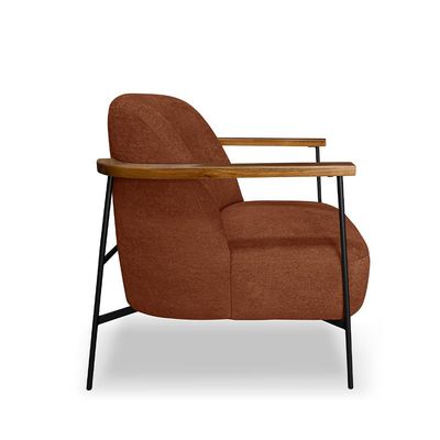 Poltrona Sala de Estar Pés em Ferro Preto Braço Madeira Maciça 86cm Thane Bouclê Terracota G63 - Gran Belo