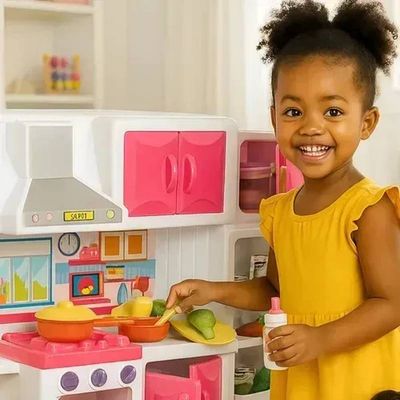 Cozinha de Brinquedo Rosa com Geladeira Armário Fogão Coifa