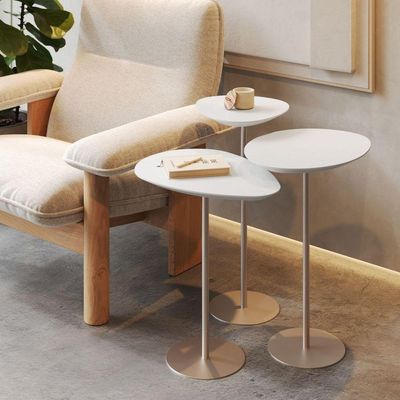 Conjunto De 3 Mesas Laterais Orgânicas Kaleo Base Champanhe Tampo Branco
