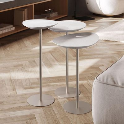 Conjunto De 3 Mesas Laterais Orgânicas Kaleo Base Champanhe Tampo Branco