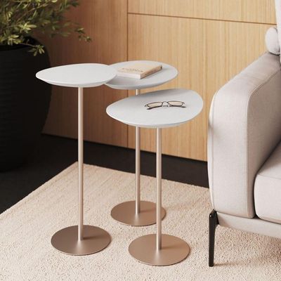 Conjunto De 3 Mesas Laterais Orgânicas Kaleo Base Champanhe Tampo Branco