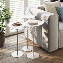 Conjunto De 3 Mesas Laterais Orgânicas Kaleo Base Champanhe Tampo Branco