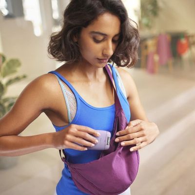 Depilador Satinelle BRE237/00 Cabeça Lavável Pente Aparador Capa Massageadora Bivolt Philips Lilás com Branco / Bivolt