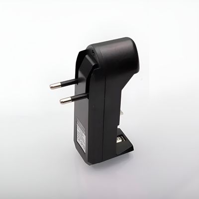 “Carregador Universal de Pilhas e Baterias Recarregáveis Bivolt – Seguro e Versátil | Preto