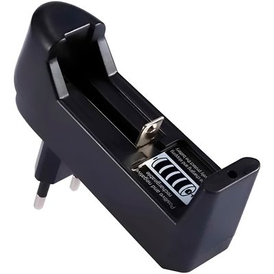“Carregador Universal de Pilhas e Baterias Recarregáveis Bivolt – Seguro e Versátil | Preto