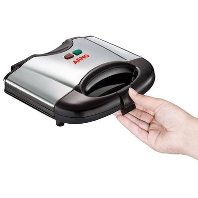 Sanduicheira Grill Sacs Placa Antiaderente Pés Antiderrapantes Arno Preto/Inox / 110V