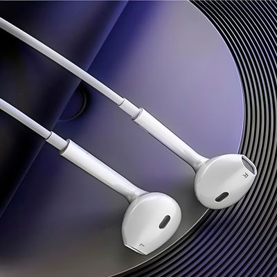 Fone com Fio USB-C Branco Microfone Cancelamento de Ruído - Áudio Cristalino e Graves Profundos