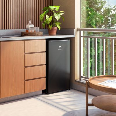 Frigobar Electrolux 90L Efficient com Controle de Temperatura Preto (EM90B) 127V