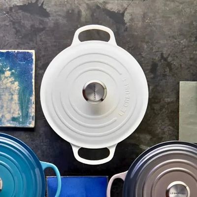 PANELA LE CREUSET REDONDA SIGNATURE EM FERRO FUNDIDO 24CM BRANCO COTTON 21177244314430