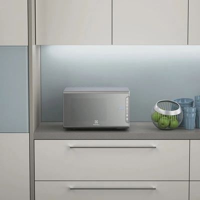 Micro-ondas Electrolux 31L cor Inox Espelhado com Painel Integrado e Função Tira Odor (MI41S) 220V