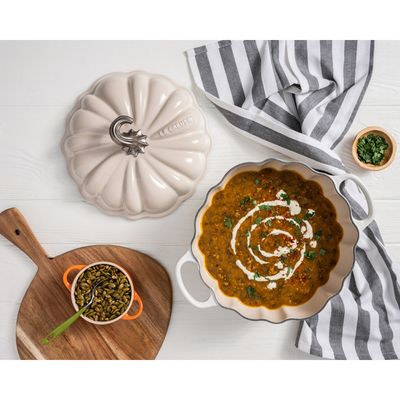 PANELA ABÓBORA LE CREUSET REDONDA EM FERRO FUNDIDO 24CM MERINGUE 21238247164430