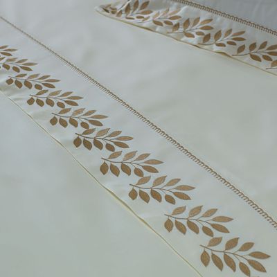 Jogo Cama Lençol Garland King Bordado 100% Algodão Acetinado 400 Fios 4 Peças - Palha e Fendi