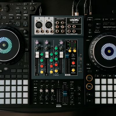 Mesa de Som Digital Mixer USB 4 Canais Bluetooth MP3 Player - Ideal para Home Studio e Lives