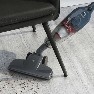 Aspirador de Pó Vertical com Fio Electrolux 1100W 2 em 1 Filtro HEPA Azul (STK13A) 127V