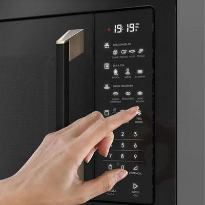 Micro-ondas Pro Series Embut 34L MV43T Electrolux Preto 110V