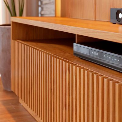 Home Estante Rack Jordão Para Tv Até 75 Polegadas Com Led Freijo Freijo